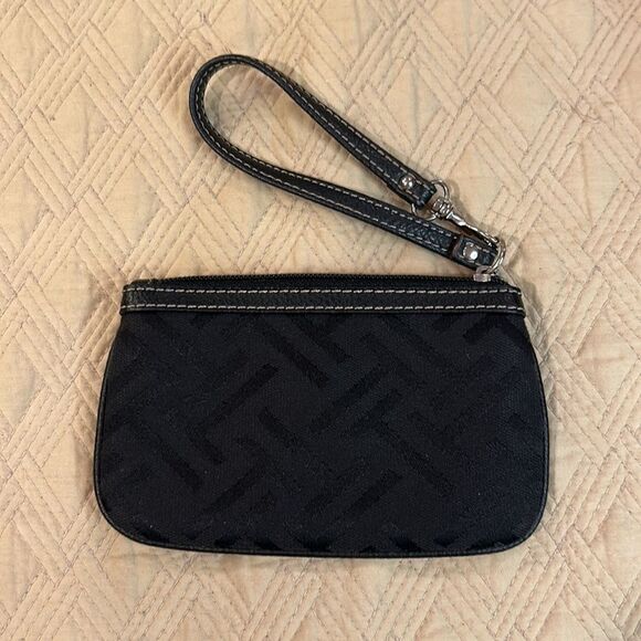 Tignanello wristlet   - Picture 2 of 6